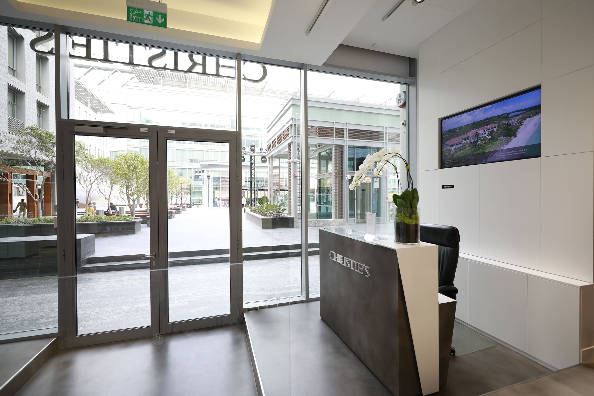 Christie1s office gallery design by kg design photo 21