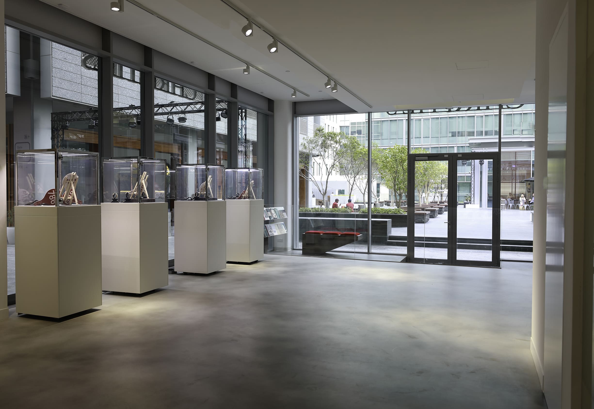 Christie1s office gallery design by kg design photo 25