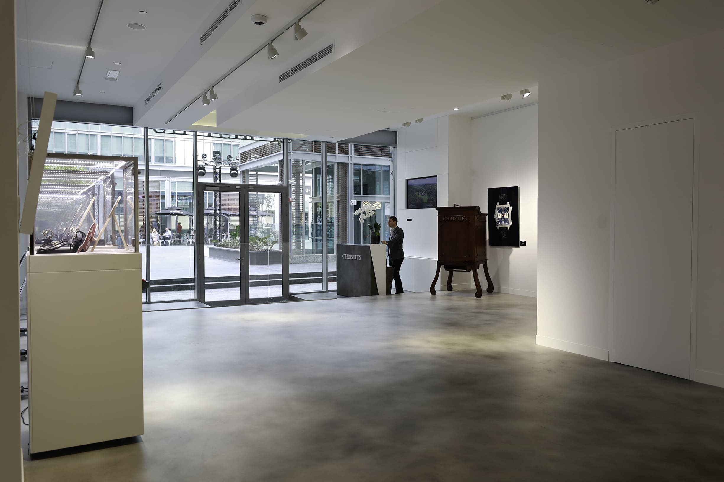 Christie1s office gallery design by kg design photo 26