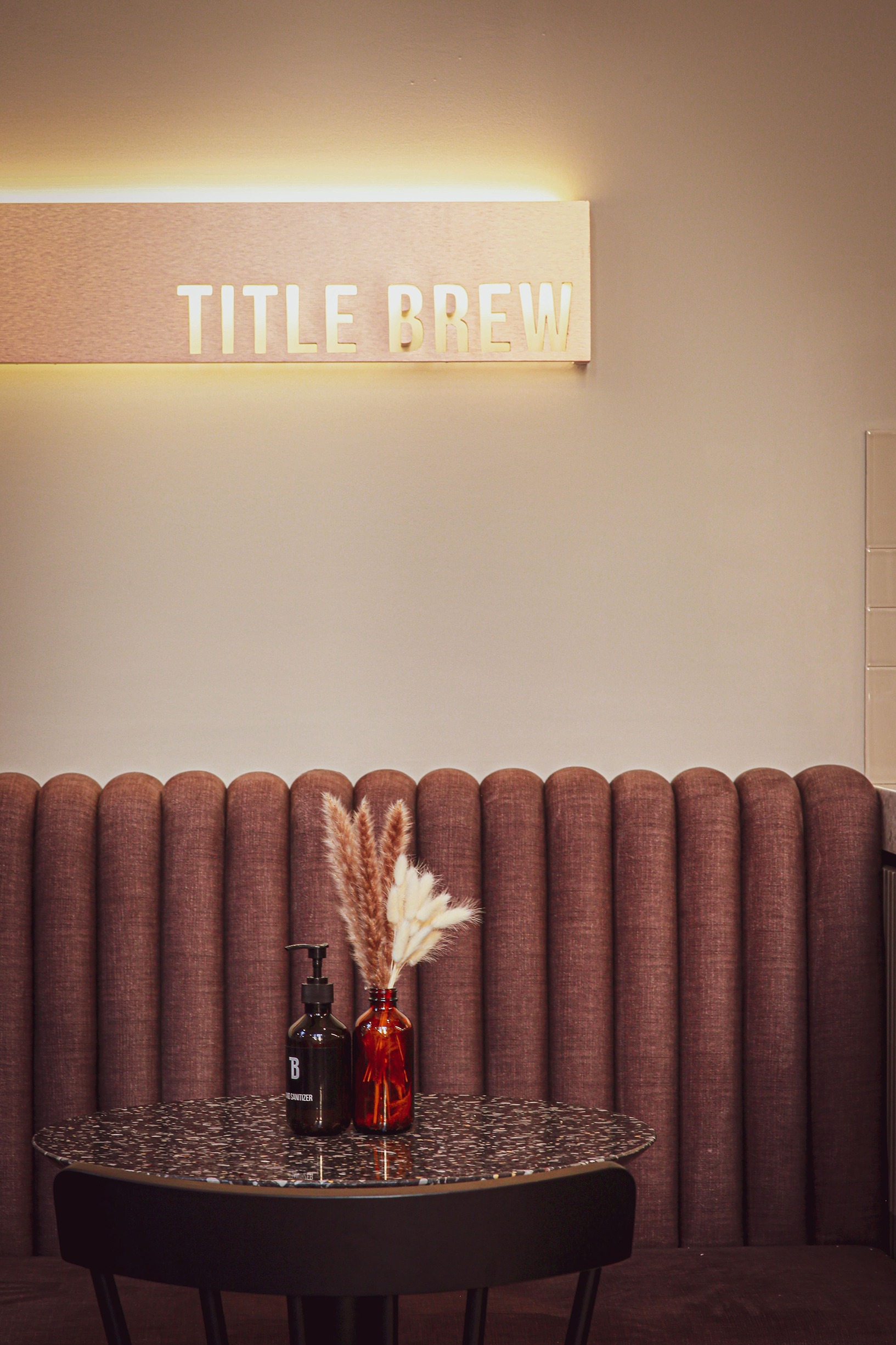 Interior design of stitle brew specialty coffee bay square by kg design photo 3