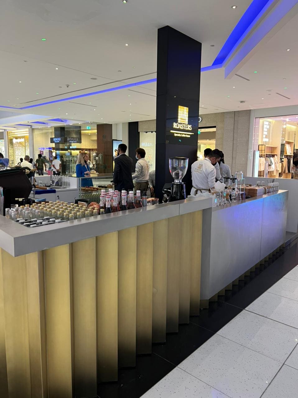 Roasters Specialty Coffee, Dubai Mall Island KG Design Interior